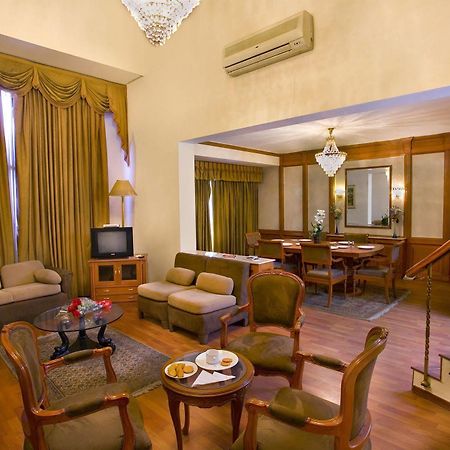 The Bmk Hotel Nuova Delhi Esterno foto
