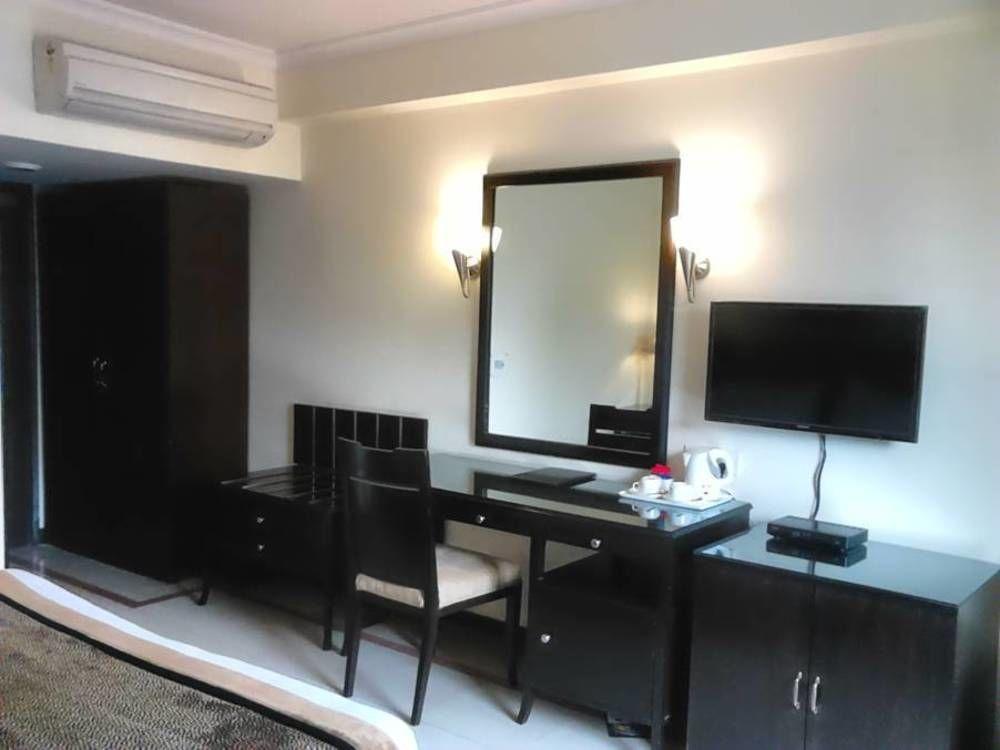The Bmk Hotel Nuova Delhi Esterno foto